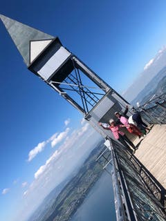 Alles was die Welt braucht sind ein paar verrückte Menschen, seht mal hin, wo uns die "normalen" hingebracht haben! Aufgenommen beim Hammetschwand-Lift auf dem Bürgenstock. (Bild: Margrith Imhof-Röthlin)