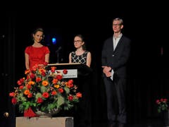 Ayla Limacher, Rahel Herzog und Joel Bucher (von links) bei der Maturarede. (Bild: PD)