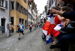 Mit Tempo durch die Altstadt. (Bild: Stefan Kaiser (Zug, 25. Juni 2018))