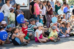 Die Kinder erfreuen sich an der Band Staerne Foifi (Bild: Christian H. Hildebrand, 23. Juni 2018).