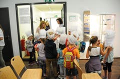 Der Kindergarten 1 e Buochs, der sich mit dem Backen von Brot befasst hat, kam stilgerecht mit Kochmützen zur Preisverleihung.