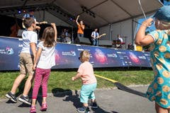 Die kleinen Gaeste lieben die Band Staerne Foifi (Bild: Christian H. Hildebrand, 23. Juni 2018).