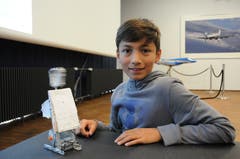 Conner Maeder aus Buochs erhielt einen Mint-Preis für seinen tanzenden Discoroboter.