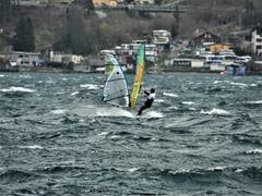 Sehr oft ist er im Urner-See zu Gast, für Einige ist er ab und zu einmal vielleicht eine Last, zum Surfen jedoch ist es wunderschön, mit Unterstützung von diesen ältesten "Urner Mister Föhn" ! Bild: Margrith Imhof-Röthlin