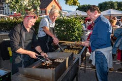 Ein Metzger und ein Arzt am Grill (Bild: Christian H. Hildebrand, 23. Juni 2018).