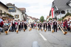 Festumzug am Jodlerfest Schötz. Im Bild: Alphorngruppe Santenberg. (Bild: Manuela Jans-Koch. Schötz 24.Juni 2018)