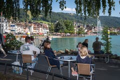 Traumwetter am Zuger Seefest (Bild: Christian H. Hildebrand, 23. Juni 2018).