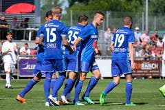 Shkelqim Demhasaj, Marvin Schulz, Filip Ugrinic, Yannick Schmid und Christian Schneuwly (von links) jubeln nach dem Tor zum 1:1. (Bild: Martin Meienberger / Freshfocus (Luzern, 23. Juni 2018))