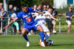 Luzerns Daniel Follonier (links) gegen Nikola Milosavljevic von Winterthur. (Bild: Martin Meienberger / Freshfocus (Luzern, 23. Juni 2018))
