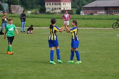 Abklatschen nach dem erfolgreichen Torschuss.