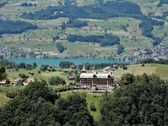 "Back to my roots" ! Bei dieser "Solo-Wanderung" von Sachseln über das Flüeli, hinunter zum Flüeli-Ranft, dem Aufstieg vom Mösli mit dem herrlichen Blick auf das Pax Montana nach St. Niklausen, weiter nach St. Anton zum geplanten Ziel Kerns, kommen ganz viele wunderschöne Kindheits-Erinnerungen. (Bild: Margrith Imhof-Röthlin)