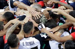 Die Spieler von Costa Rica bejubeln ihr erstes Tor am Turnier. (Bild: Mark Baker / AP)