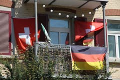 Schweizerisch-deutsche WG an der Zürcher Strasse in Schönenwegen? Oder gar ein Wunsch für die Paarung fürs allfällige Achtelfinal-Spiel der Schweizer?