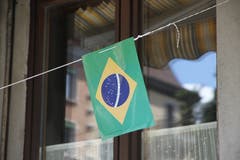 Ein einsames Brasilien-Fähnchen an einer Beiz in der Altstadt.