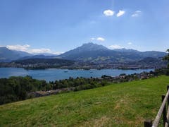 So muss der Sommer sein! Aufgenommen Luzern Richtung Dietschiberg. (Bild: Josef Müller, 26.06.2018)