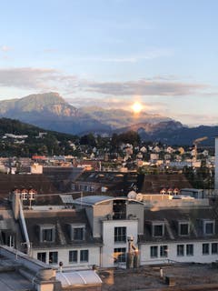 Sonnenuntergang hinter den Obwaldnerbergen (Bild: Rita Wolfisberg)