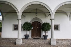 Der Eingangsbereich der Schlachtkapelle Sempach. (Bild: Boris Bürgisser, 18. Juni 2018)
