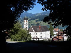 Ein kurzer Blick zurück auf die wunderschöne Kirche St. Theodul in Sachseln. (Bild: Margrith Imhof-Röthlin)