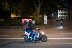 Während der grossen Fete auf dem Bohl kreisten andere am Donnerstagabend motorisiert um die Altstadt. Zwei waren auf dem Unteren Graben mit dem Roller unterwegs,...