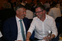 Gut gelaunte Gäste: Ständerat Hans Wicki (links) und Nationalrat Peter Keller. (Bild: Sepp Odermatt (Stansstad, 27. Juni 2018))