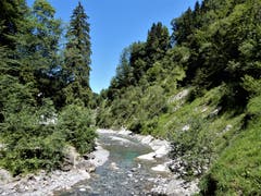 Einfach nur schön. Nicht immer fliesst die Melchaa im Flüeli-Ranft so ruhig und friedlich das Tal hinunter. (Bild: Margrith Imhof-Röthlin)
