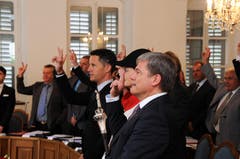 Vereidigung der beiden neuen Regierungsräte Daniel Wyler, SVP (vorne), und Christian Schäli, CSP.