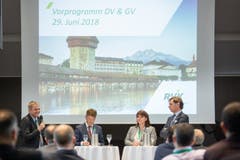 Am Podium in Luzern diskutierten Experten über «ambulant vor stationär». (Bild: RVK/Monique Wittwer, 29. Juni 2018)