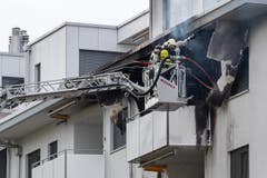 Die Feuerwehr ist im Einsatz in Kriens bei einem Wohnungsbrand. (Bild: Philipp Schmidli/LZ, Kriens, 3. Juli 2018)