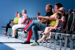 Zuhoerer am Musiktag 2018. (Bild: Philipp Schmidli (Eschenbach, 3. Juni 2018))