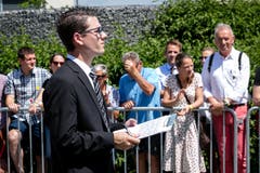 Ein Jurymitglied beurteilt die Parademusik. (Bild: Philipp Schmidli (Eschenbach, 3. Juni 2018))