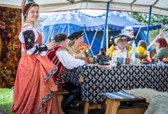 Historischer Handwerker- und Warenmarkt im Schloss Wellenberg.