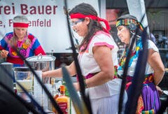Kreuzlingen TG - Chrüzlingerfäscht. Nationenfest auf dem Boulevard in Kreuzlingen. Viele Länder sind mit einem Stand vertreten und bieten Speis und Trank an.