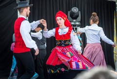 Kreuzlingen TG - Chrüzlingerfäscht. Nationenfest auf dem Boulevard in Kreuzlingen. Viele Länder sind mit einem Stand vertreten und bieten Speis und Trank an. Portugiesische Volkstänze und Gesang.