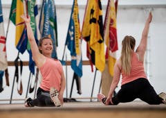 Die Turnerinnen des TSV Magglingen präsentieren ihr Können. (Bild: Corinne Glanzmann)