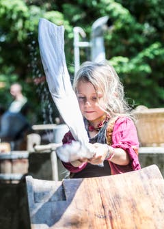 Historischer Handwerker- und Warenmarkt im Schloss Wellenberg.