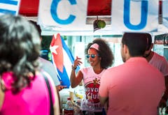 Kreuzlingen TG - Chrüzlingerfäscht. Nationenfest auf dem Boulevard in Kreuzlingen. Viele Länder sind mit einem Stand vertreten und bieten Speis und Trank an.