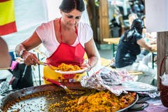 Kreuzlingen TG - Chrüzlingerfäscht. Nationenfest auf dem Boulevard in Kreuzlingen. Viele Länder sind mit einem Stand vertreten und bieten Speis und Trank an.
