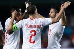 Switzerland's Ricardo Rodriguez, right, celebrates with his teammates scoring his side's opening goal during the friendly soccer match between Spain and Switzerland at the Ceramica stadium in Villarreal, Spain, Sunday, June 3, 2018. (Bild: Keystone/AP Photo/Alberto Saiz)