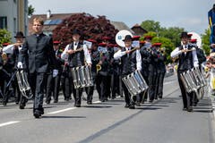 Die Musikgesellschaft Harmonie Hochdorf auf der Paradestrecke. (Bild: Philipp Schmidli (Eschenbach, 3. Juni 2018))