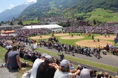 Rund 2600 Zuschauer waren anwesend... (Bild: Paul Gwerder, Attinghausen, 3. Juni 2018)