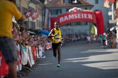 Mekonen Tefera gewinnt bei den Herren. (Bild: Roger Grütter)