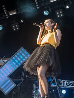Die Sängerin der Band Churches. (Bild: Hanspeter Schiess)
