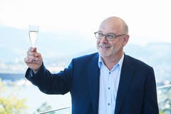Prost: Hotel Direktor Fritz Erni.