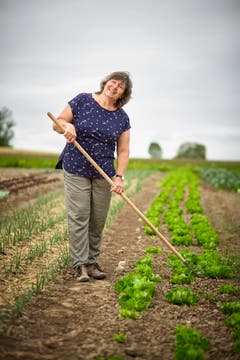 Betreut 64 Beete: Rita Meyer. (Bild: Beat Brechbühl)