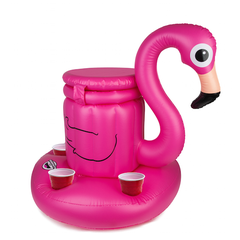 Für Wasserratten: Im Sommer 2017 war das Einhorn hip, jetzt kommt der Flamingo. Der aufblasbare Getränkehalter mit eigenem Eiskübel und fünf Becherhalterungen ist ein Muss für die nächste Pool-Party. Unter www.geschenkidee.ch