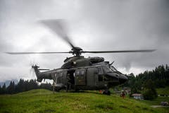 Ein Super Puma der Armee hebt ab. (Bild: Keystone/Gian Ehrenzeller)