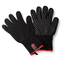Fest im Griff: Ein Moment der Unachtsamkeit und schon die Finger verbrannt? Mit diesen Handschuhen hat man alles im Griff und schützt sich erst noch vor Feuer und Glut. Gesehen auf www.weber.com/ch