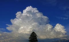 Gewitterwolken in Montlingen (Bild: Toni Sieber)