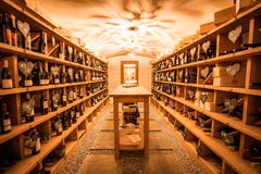 Wein und Käse Keller (Bild: Guarda Val)