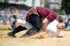 Christian Stucki (oben) gegen Reto Noetzli im 4. Gang. (Bild: Philipp Schmidli)